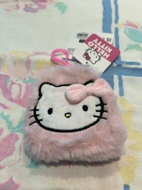🩷💕Hello Kitty Fuzzy Pink Bag Charm🩷💕